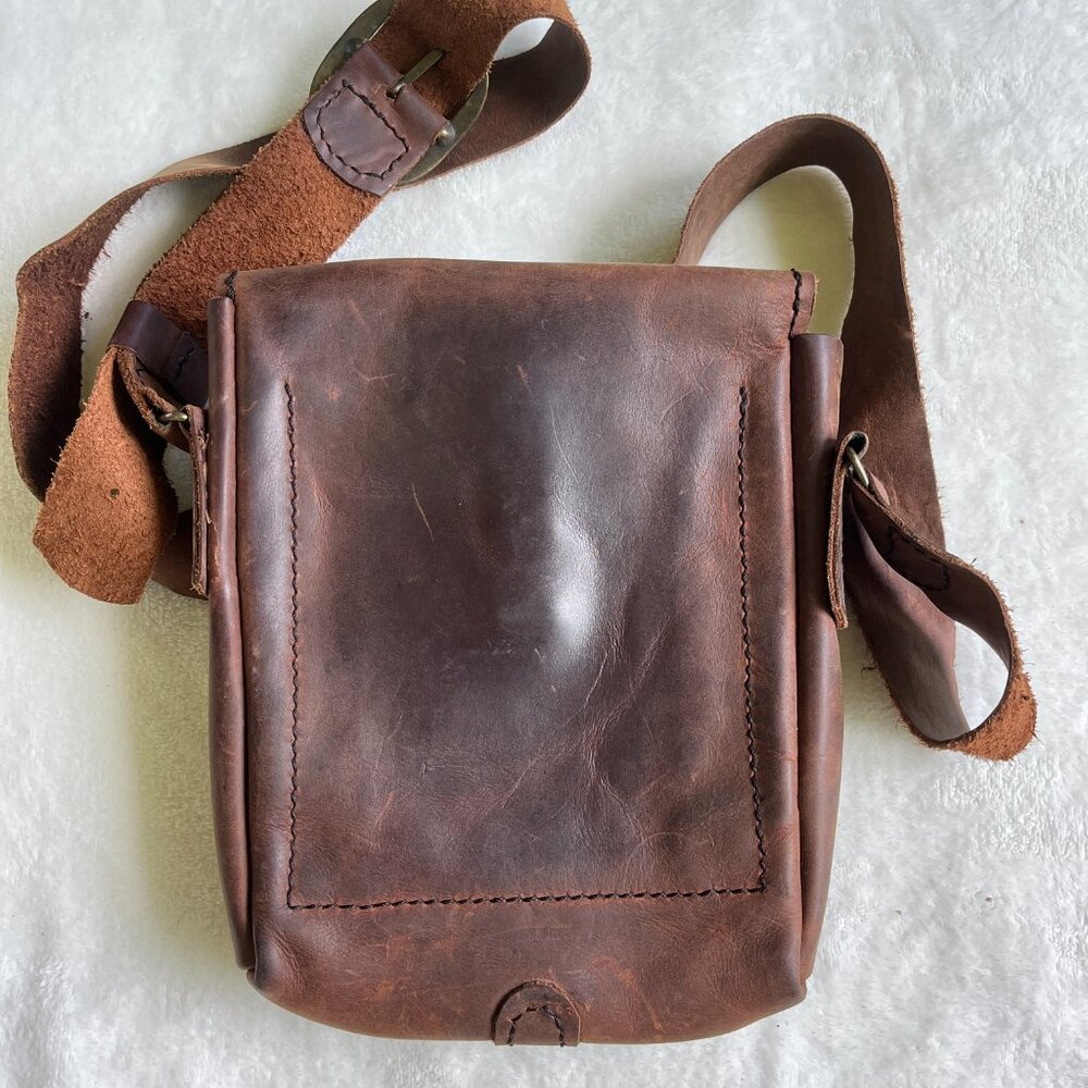 2/$40 πΈ VTG Rustic Brown Leather Crossbody Satchel - Picture 9 of 9